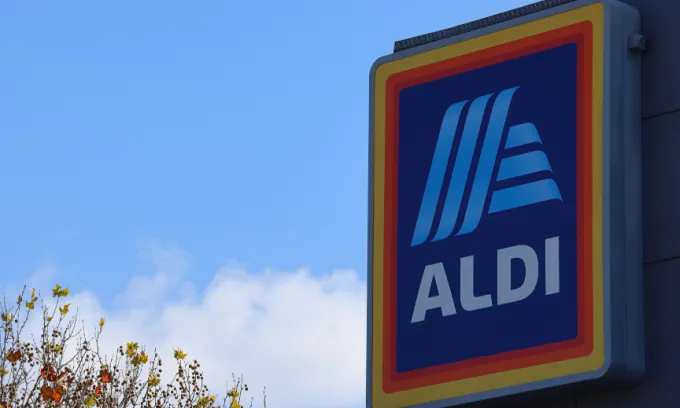 An ALDI sign.