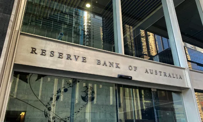 Competition fires up: 49 lenders now offer variable rate below 6% 