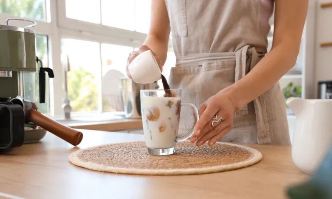 Home baristas on the rise as Aussies look to save, but cafe visits still on the menu