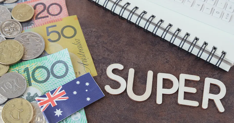 Aussie currency, calculator and the word Super, indicating Aussie superannuation.
