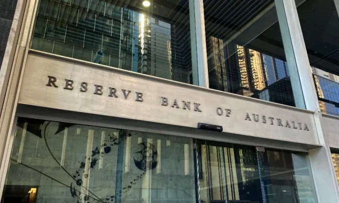 RBA hikes cash rate, piling pressure on mortgage holders and boosting savers