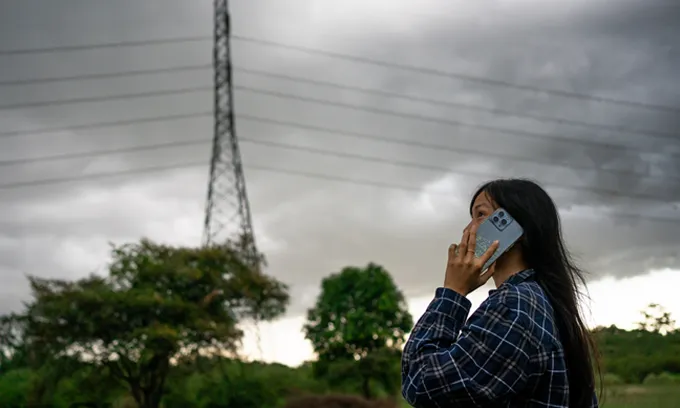 Telcos finally switch on disaster mobile roaming for emergencies